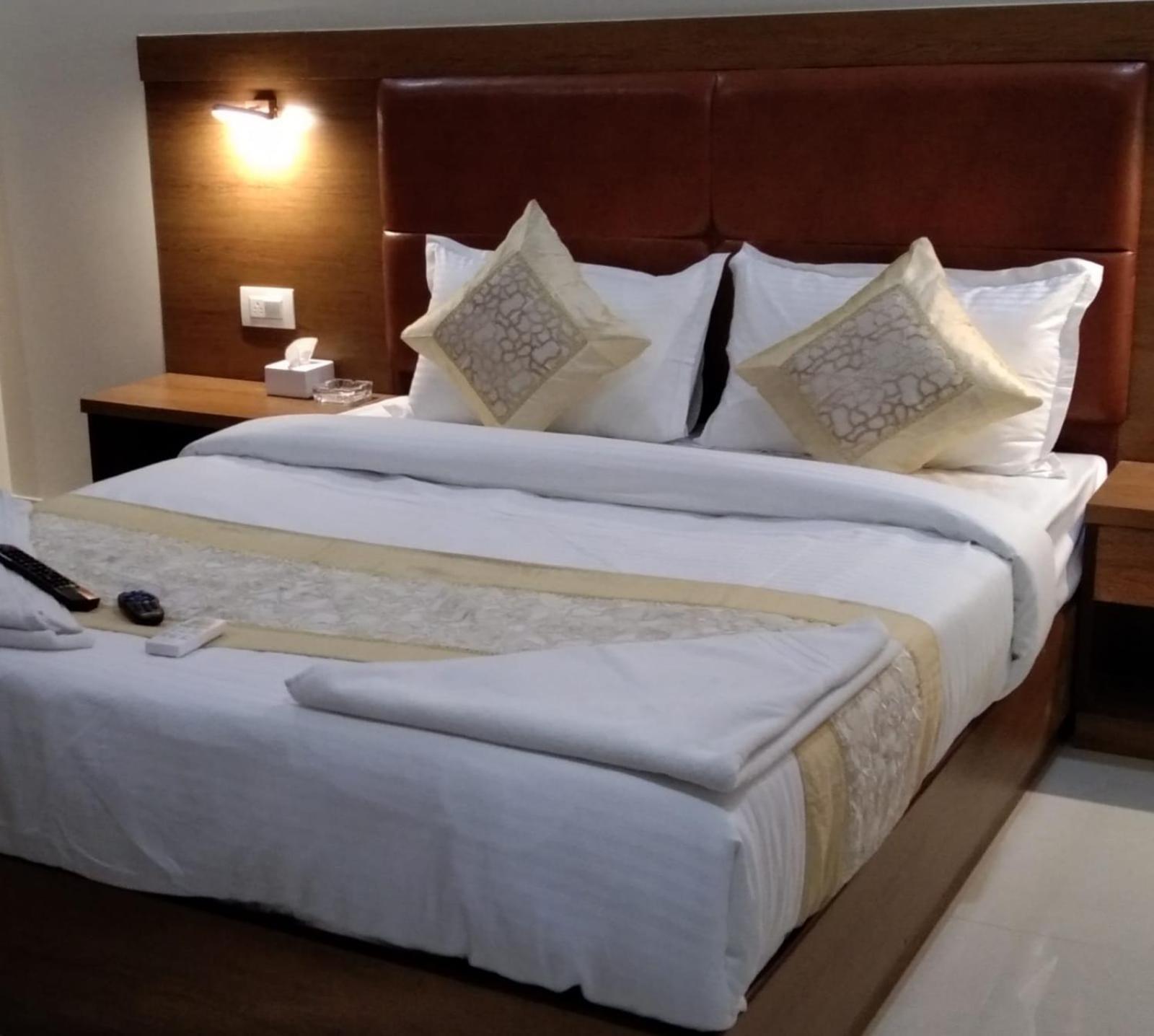 Hotel Crystal Luxury Inn- Bandra, Mumbai
